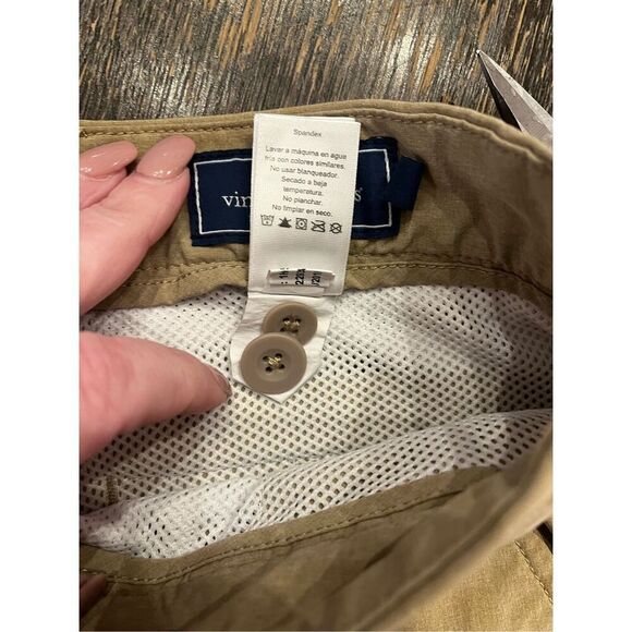 Vineyard Vines The Breaker Performance Shorts in Tan sz 32 EUC - Picture 6 of 6